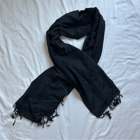 pashmina Accessories - Black pashmina scarf/shawl